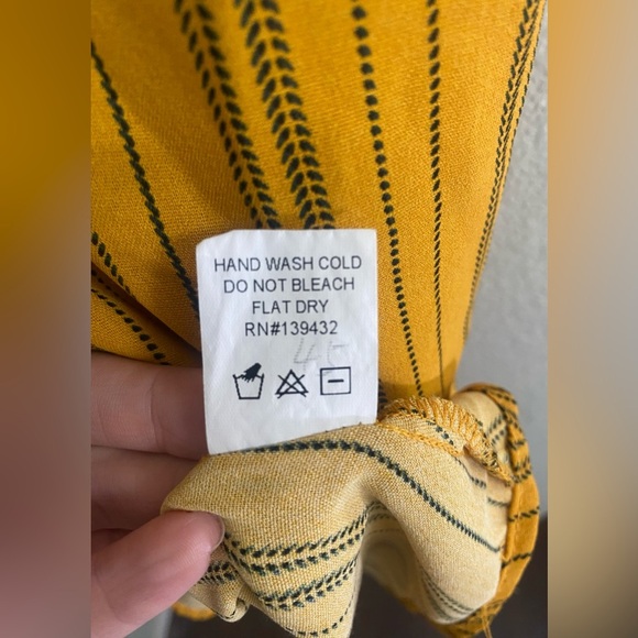 Papermoon sleeveless yellow blouse top size Small - Picture 8 of 8